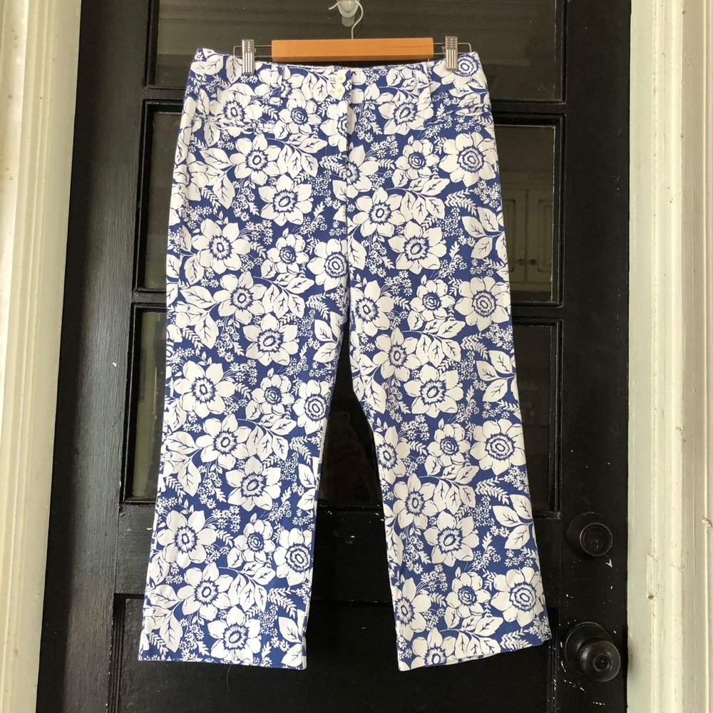 New York & Co blue/white tropical floral crop pant